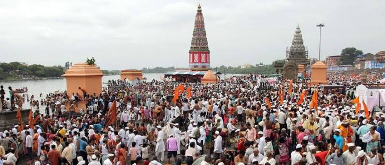 कार्तिकी यात्रेसाठी सात लाख भाविक दाखल; फडणवीसांच्या हस्ते उद्या विठूरायाची महापूजा