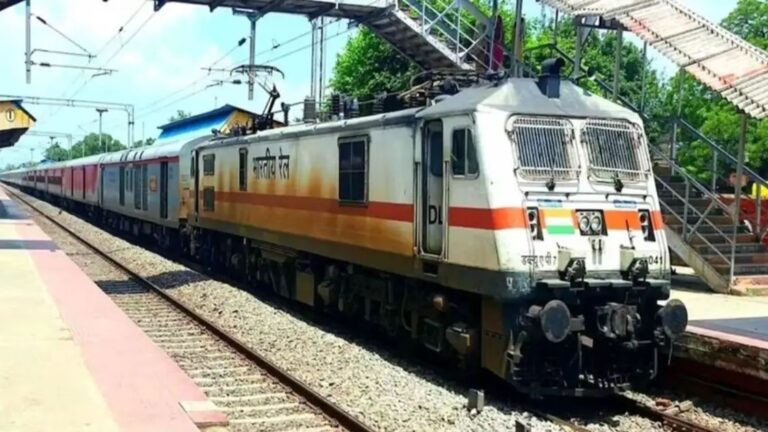 रेल्वेत नोकरीची सुवर्णसंधी… तब्बल एक लाखांहून अधिक पदांसाठी बंपर भरती