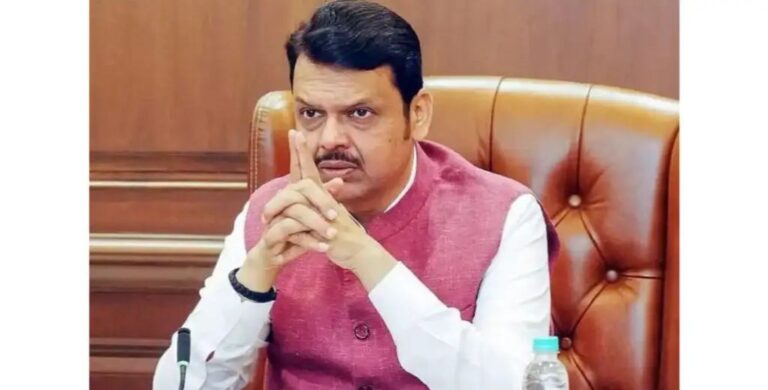 भाजपला मोठा धक्का! मुख्यमंत्र्यांच्या लातूर दौऱ्यादरम्यान बड्या नेत्याने सोडली पक्षाची साथ